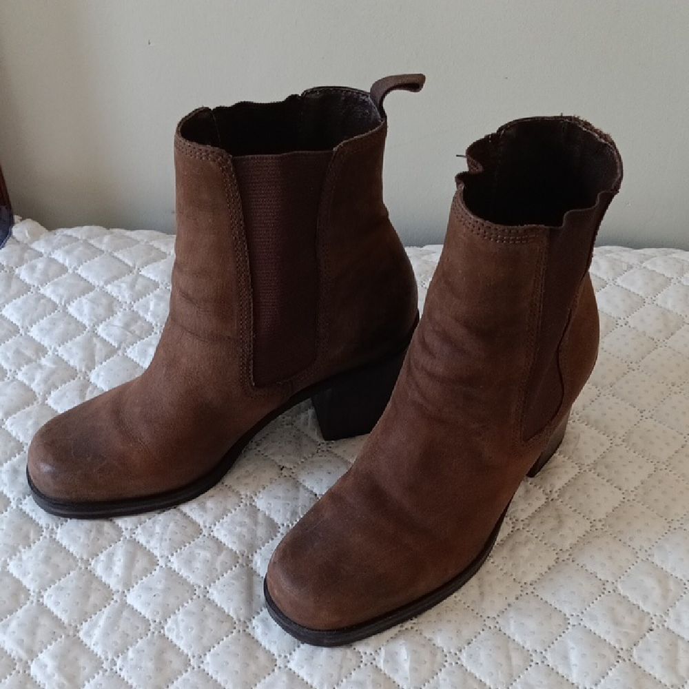 Nine West Brown Leather Chunky Heel Chelsey Boots